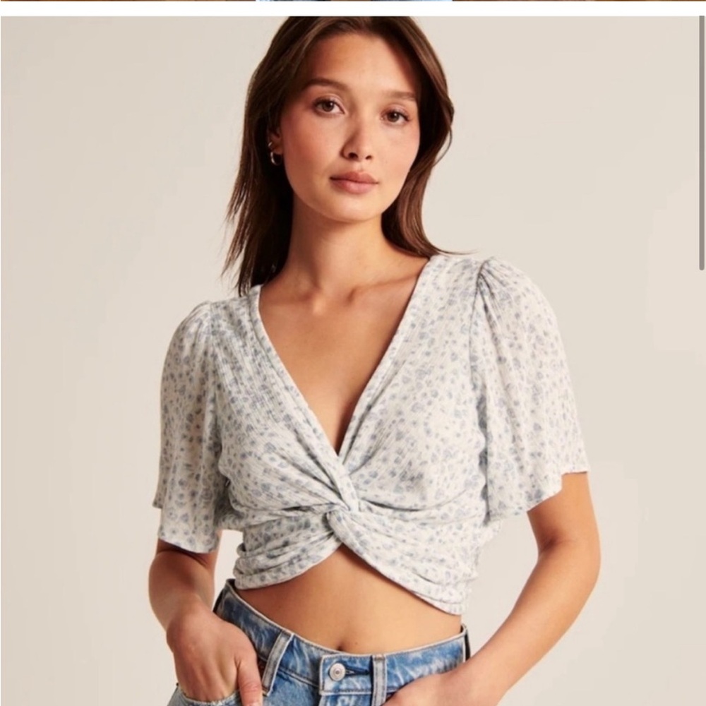Abercrombie & Fitch // Knot Front Flutter Sleeve Pink Top - Picture 2 of 5